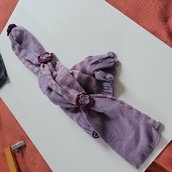 Knit scarf, beanie, and glove set - Picture 5 of 9